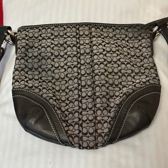 Beautiful Coach Crossbody signature C’s black/gray canvas/leather purse - Picture 1 of 16